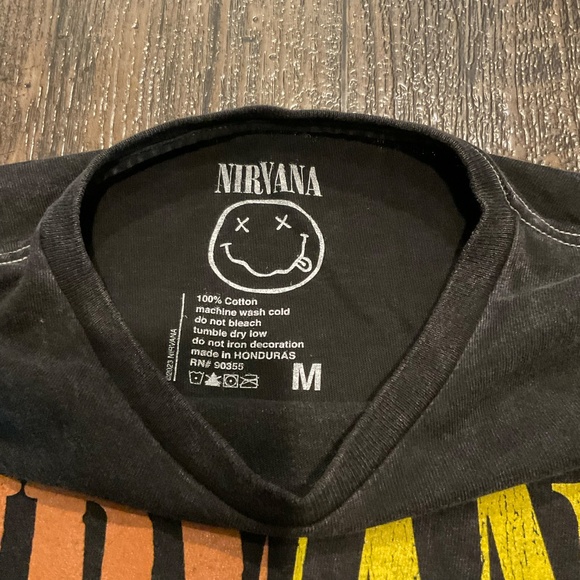 New, Graphic Tshirt - NIRVANA - Split Smiley, Size medium - Picture 2 of 3